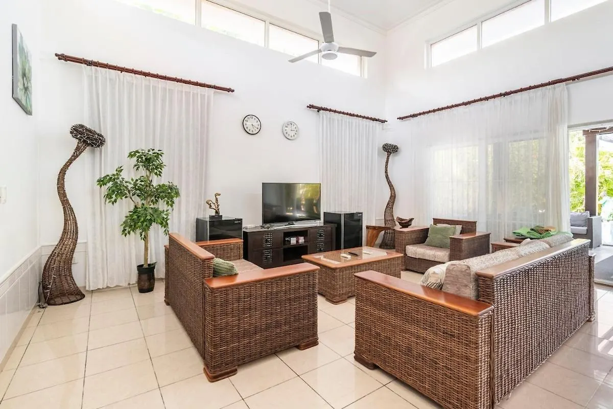 Private Punta Cana Villa With Pool & Golf View 도미니카 공화국