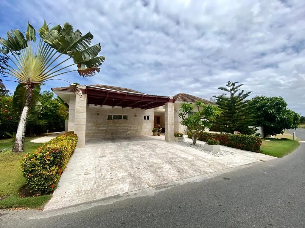 Private Punta Cana Villa With Pool & Golf View 0*,  도미니카 공화국
