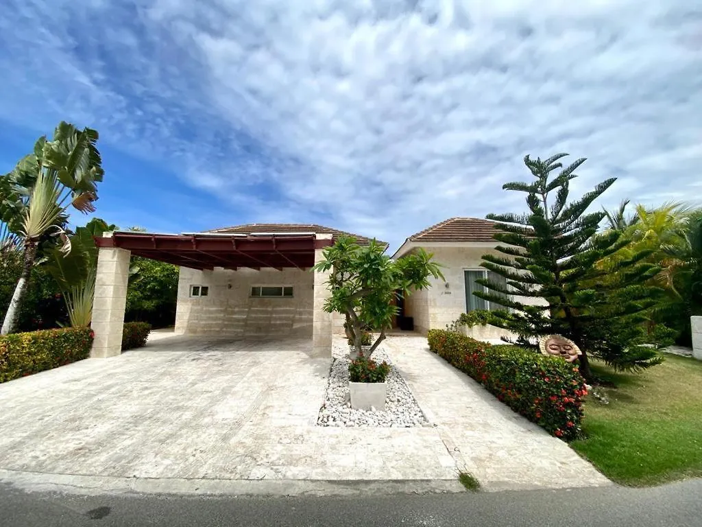Private Punta Cana Villa With Pool & Golf View 도미니카 공화국