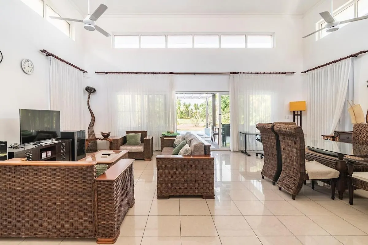 Private Punta Cana Villa With Pool & Golf View elérhetőségei